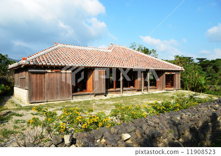 Old private house with red tile roof 11908523