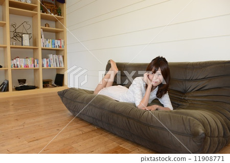 Girls relaxing on the sofa 11908771