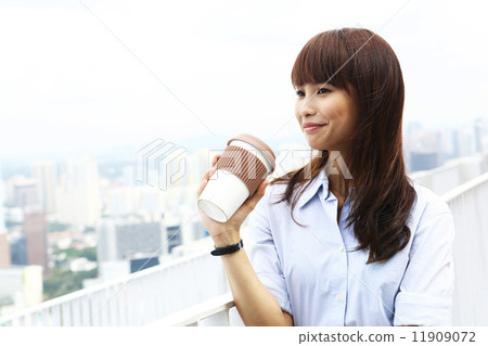 Asian business woman 11909072