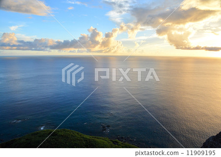 Sunset and horizontal line 11909195