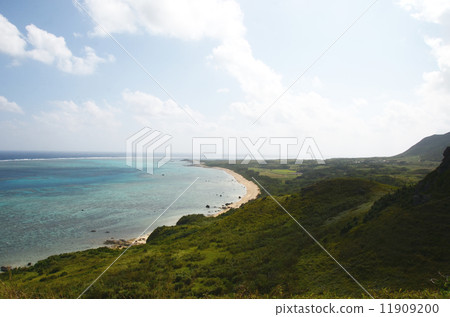 A beautiful sea at the northernmost tip of Ishigaki Island 11909200