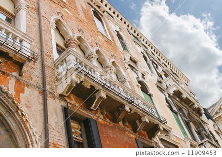 Picturesque Italian house  in Venice, Italy 11909453
