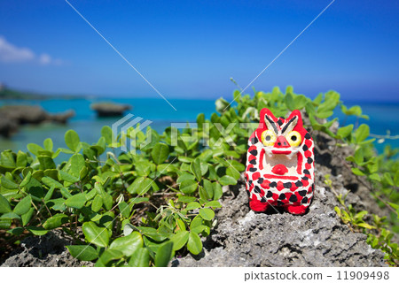 Okinawa's sea, Seasa and the sea 11909498