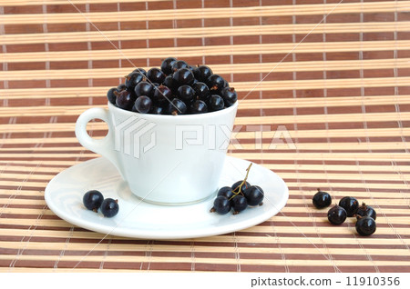 Black currants 11910356