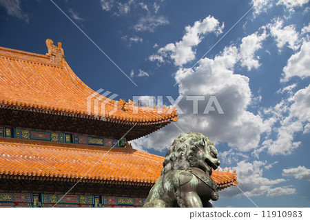 Bronze Guardian Lion Statue in the Forbidden City, Beijing, China 11910983