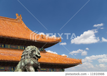 Bronze Guardian Lion Statue in the Forbidden City, Beijing, China 11910986