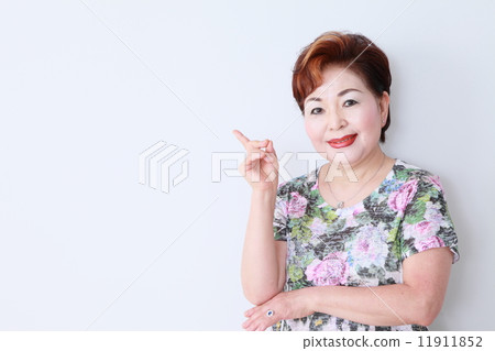 Senior women image 11911852