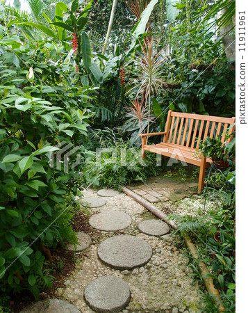 Kobe Haibu Garden (in the glass house) 11911961