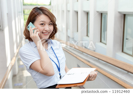 工作女性手機筆記本 工作女性手機筆記本 11912460