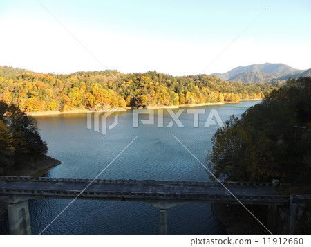 Lake Bryhee 11912660