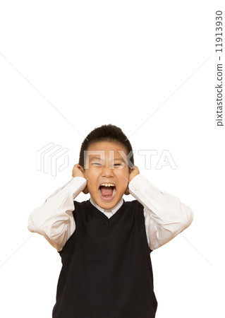 A boy who closes his ears 11913930