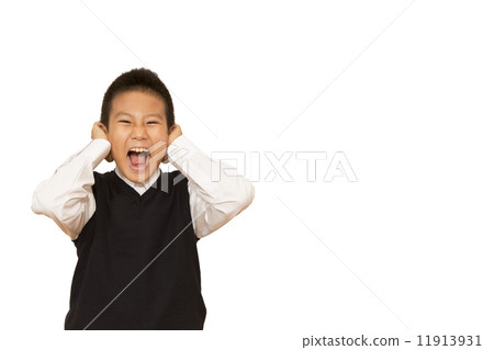 A boy who closes his ears 11913931