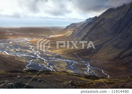 Iceland - Desolate Landscape near Vatnajokull 11914490