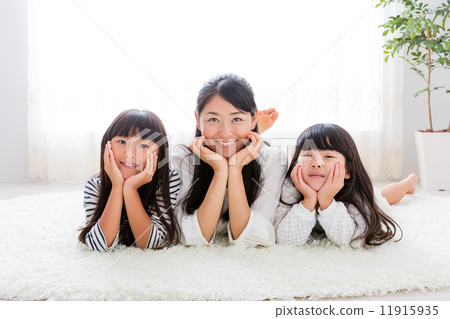 Family lifestyle image 11915935