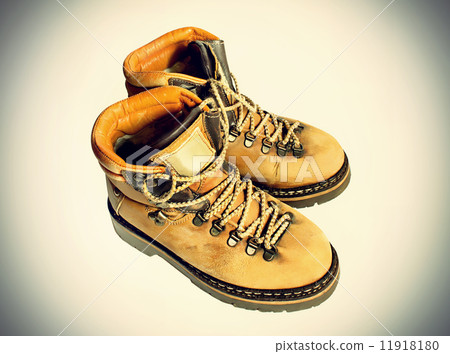 Yellow shoes 11918180