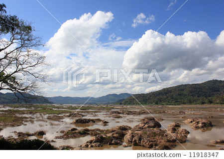 Mekong's river side at thai-laos's border 11918347