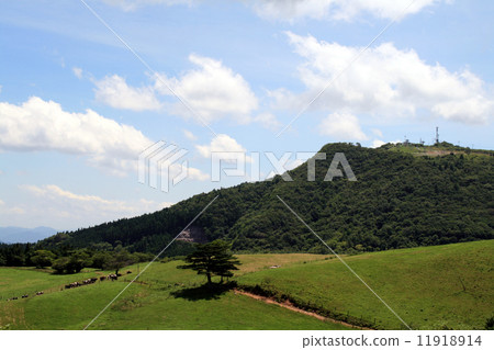   The Charentacean Plateau and Chapelus Mountain and the Charentacean Plateau Ranch 11918914