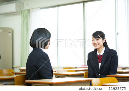 學校的女孩在教室裡 11922775