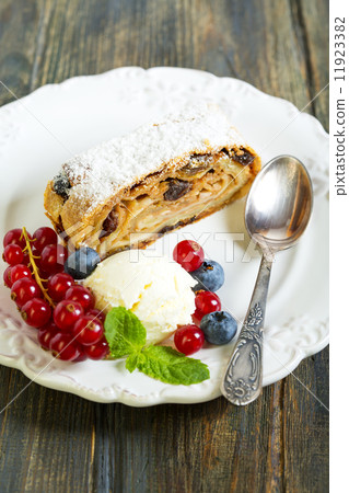 Strudel. 11923382