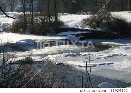 Ice River 11924162