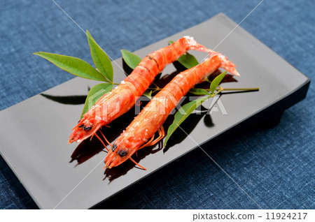 在靜岡縣的Hamana湖（烘焙食品，烤製）生產的烤蝦（saiumaki）的鹽燒烤。 11924217