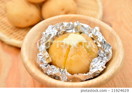 Potatoes (potatoes and barons) of domestic produce (produced by Hamamatsu City Mikatahara) are butter. Purchased in August. 11924629