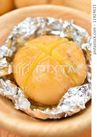 國內生產的馬鈴薯(土豆和貴妃)(由濱松市三原市生產)是黃油。八月購買。 國內生產的馬鈴薯(土豆和貴妃)(由濱松市三原市生產)是黃油。八月購買。 11924633