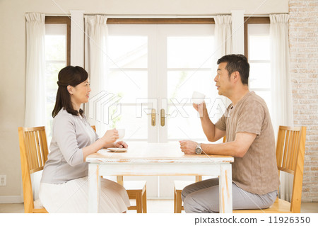 Middle couple Middle couple 11926350