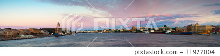 Panoramic view of Neva river in morning 11927004