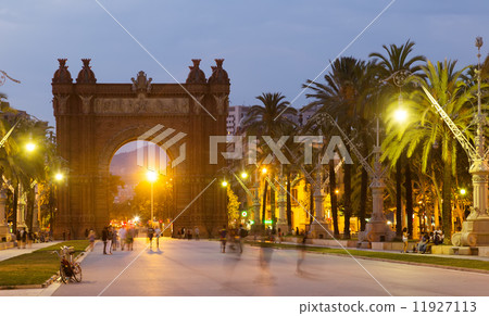 Arc del Triomf in summer twilight. Barcelona Arc del Triomf in summer twilight. Barcelona 11927113