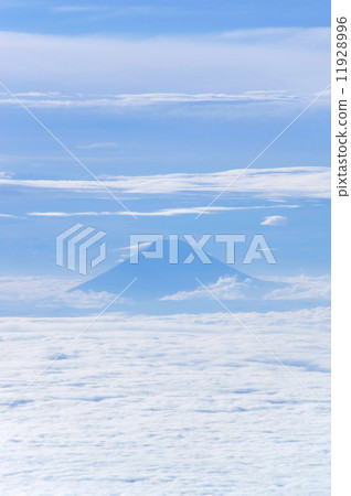 Fuji and the sea of clouds 11928996