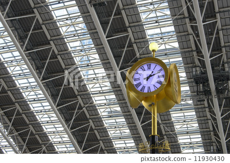 Osaka Station Station Road of the City and the Plaza Clock 11930430