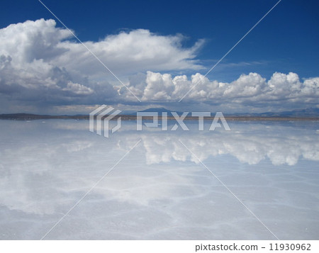 Impressive rainy season Uyuni salt lake 4 Impressive rainy season Uyuni salt lake 4 11930962