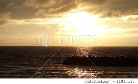 Sunset over Yunohama 11933153