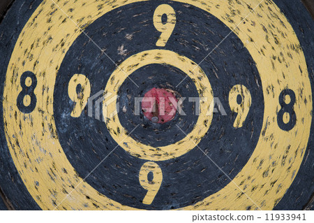 Vintage heavly used bull's eye darts target 11933941