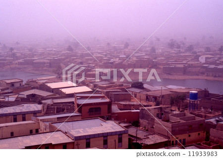 在Cano塵土中吸煙的舊城 11933983