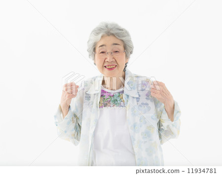 Guts pose · Senior women 11934781