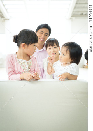 Family where baby is 11934941