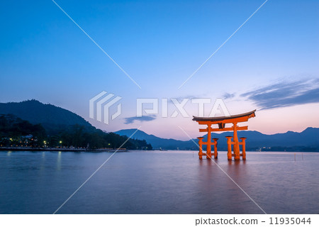 嚴島神社Otorii 11935044