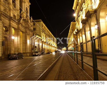 Via Po, Turin 11935750