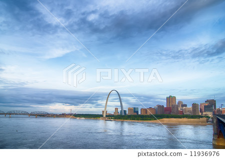 early morning Cityscape of St. Louis skyline in Missouri state 11936976