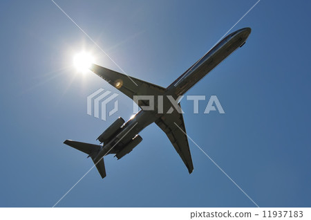 jet approaching airport jet approaching airport 11937183