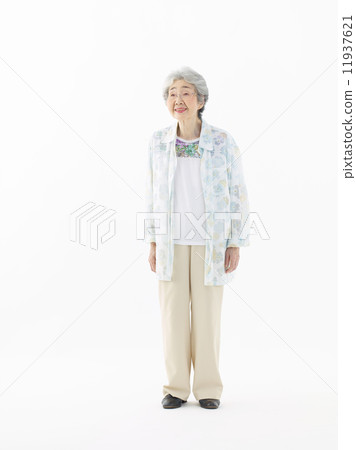 Senior woman · whole body 11937621