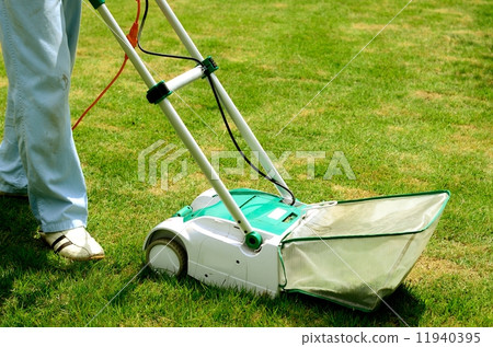 草坪割草 11940395