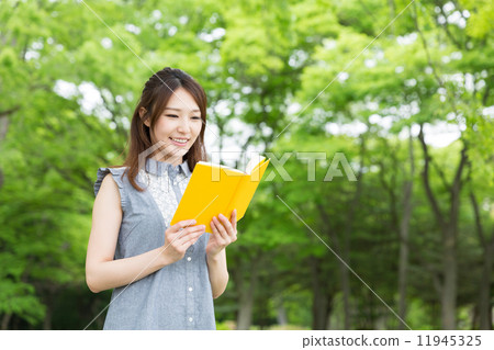讀一本書的女人 讀一本書的女人 11945325