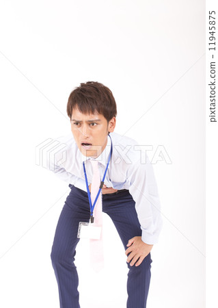 腹痛的一個年輕商人 11945875