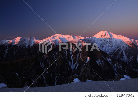 Mt. Hakusen of Morning glow (From Phoenix Miyama · Yakushidake) Mt. Hakusen of Morning glow (From Phoenix Miyama · Yakushidake) 11947042