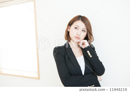 女主人可疑的女人 女主人可疑的女人 11948219