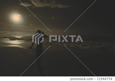 Training woman on the beach Training woman on the beach 11948754