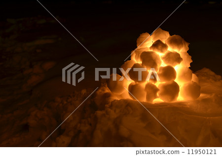 Lantern made of snowballs Lantern made of snowballs 11950121
